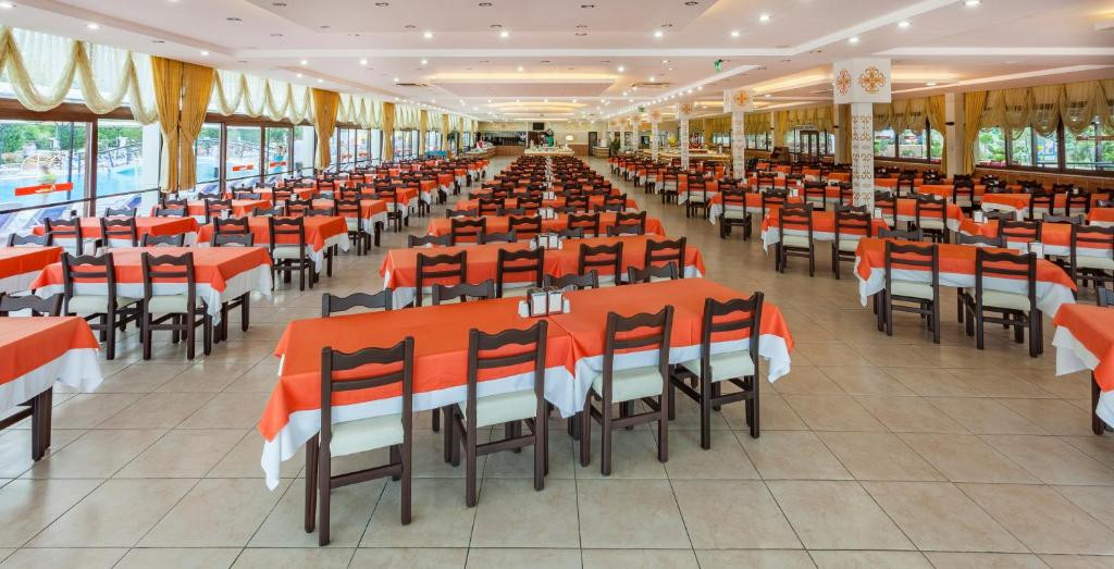 CLUB HOTEL BELPINAR 4*