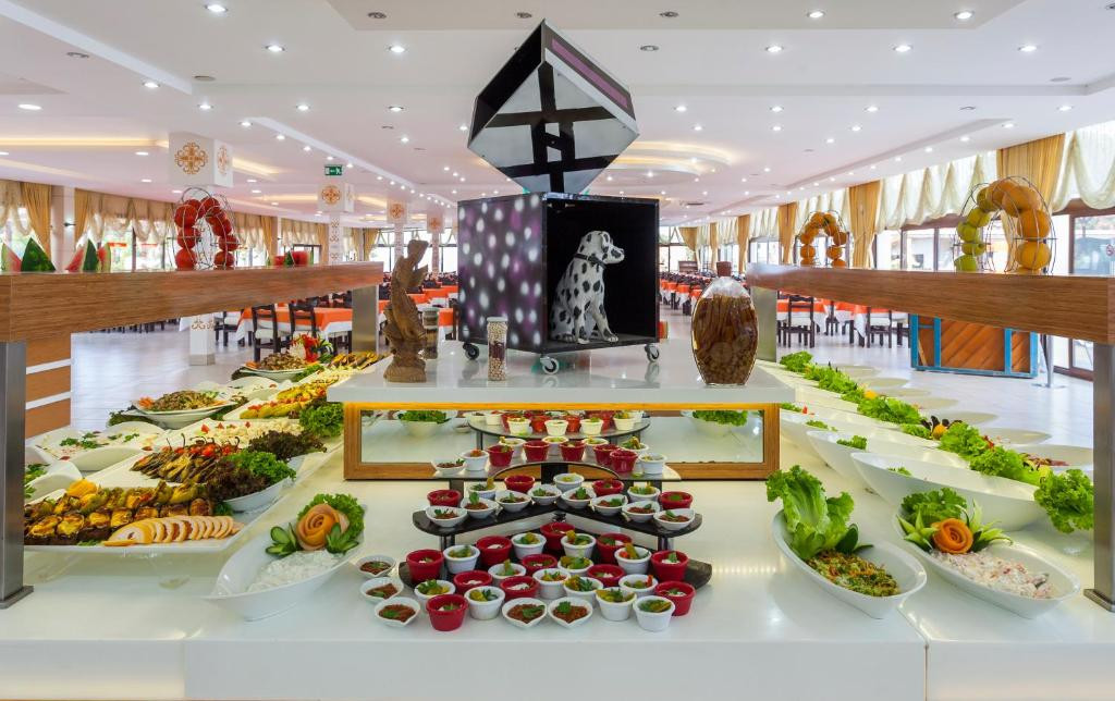 CLUB HOTEL BELPINAR 4*