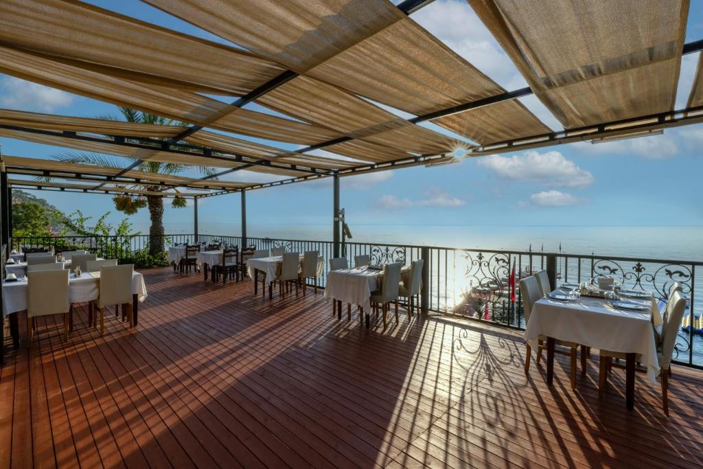 CLUB HOTEL BELPINAR 4*