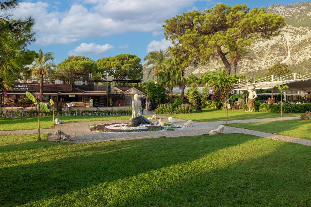 CLUB HOTEL BELPINAR 4*