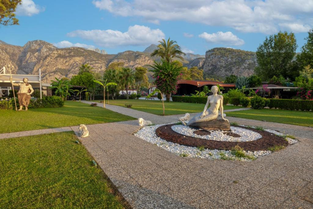CLUB HOTEL BELPINAR 4*