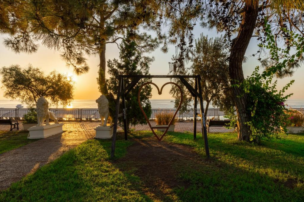 CLUB HOTEL BELPINAR 4*
