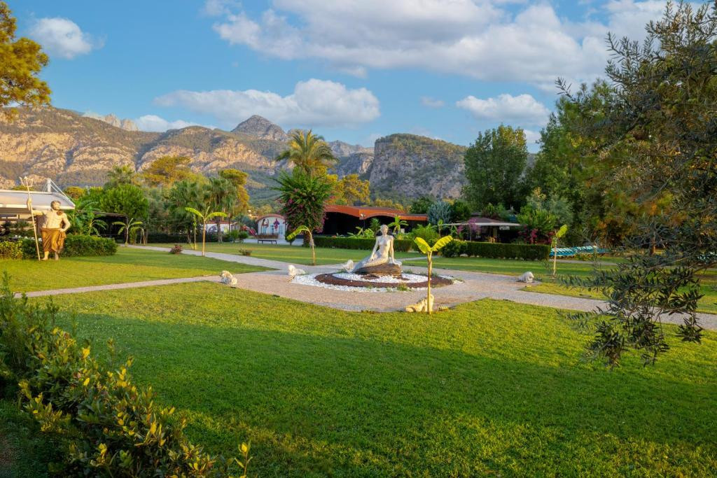 CLUB HOTEL BELPINAR 4*