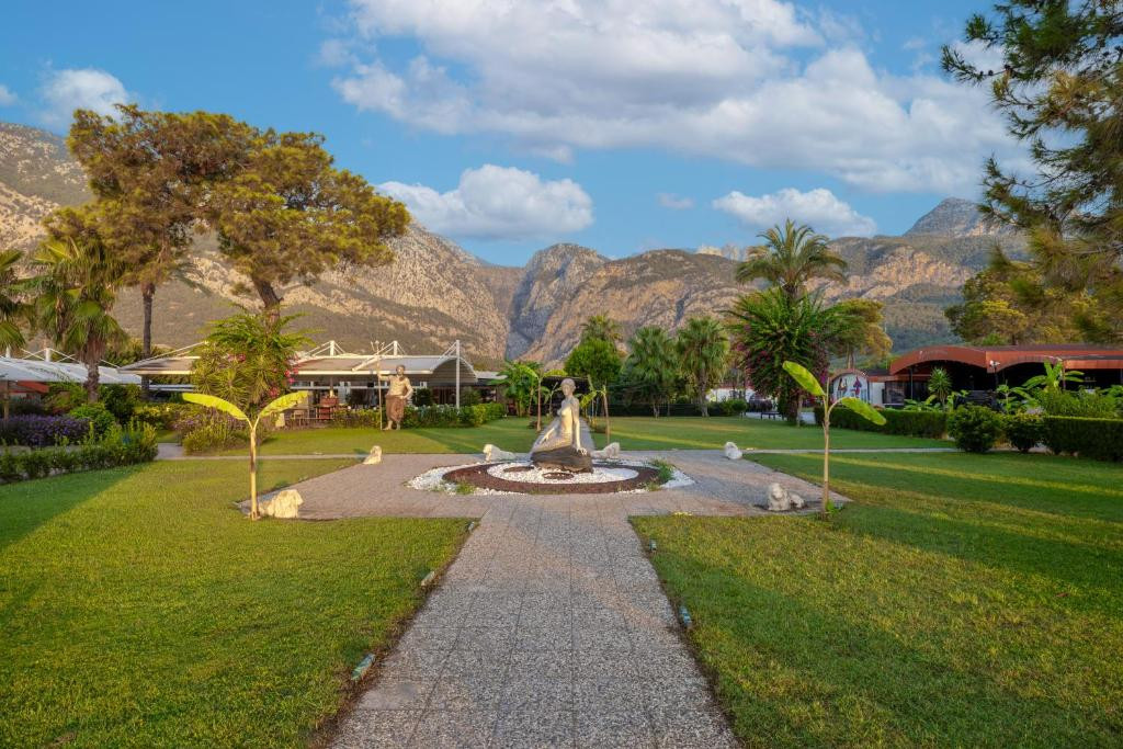 CLUB HOTEL BELPINAR 4*