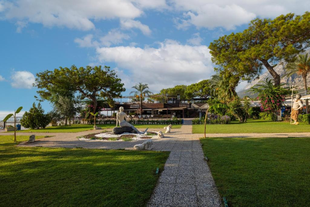 CLUB HOTEL BELPINAR 4*