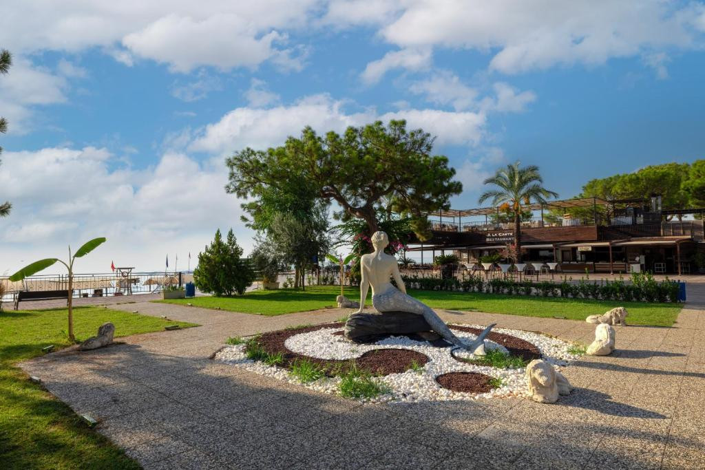 CLUB HOTEL BELPINAR 4*