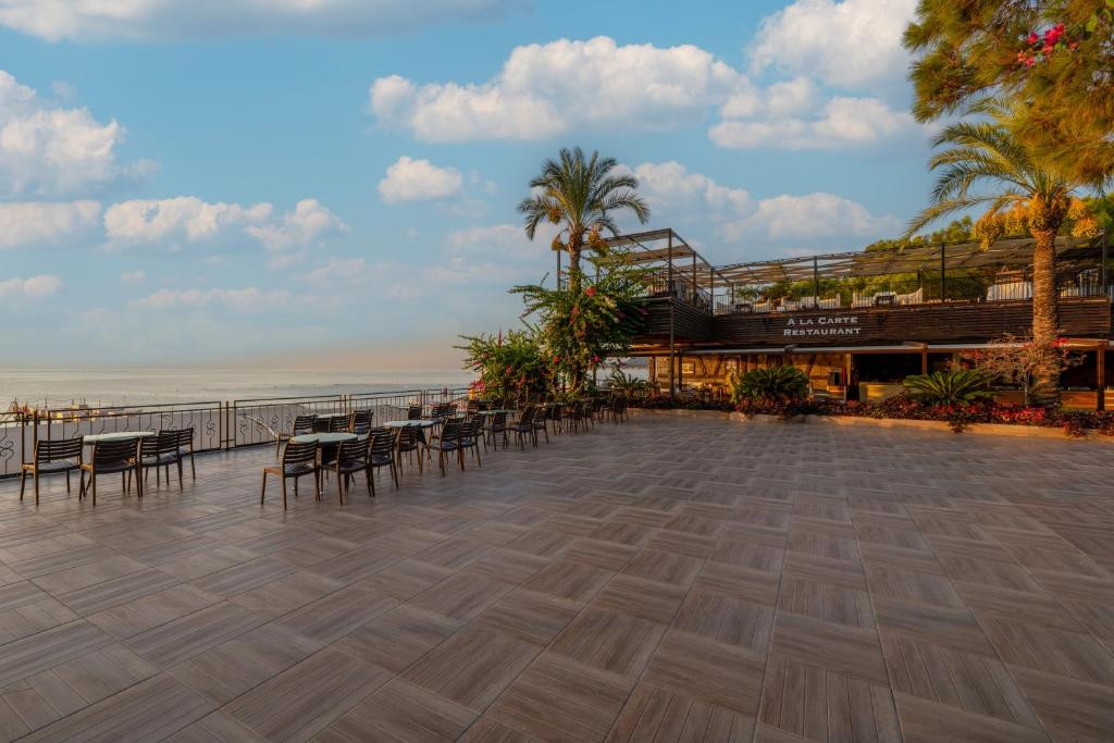 CLUB HOTEL BELPINAR 4*