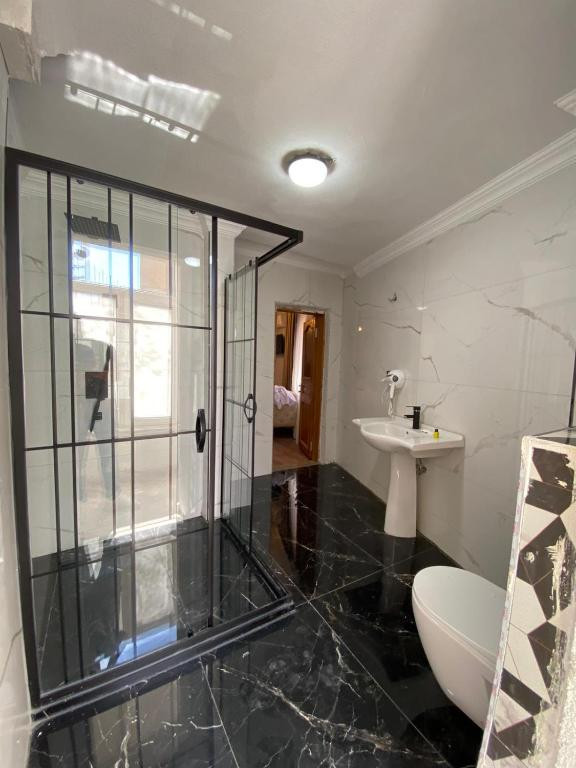 ARUNA HOTEL 4*