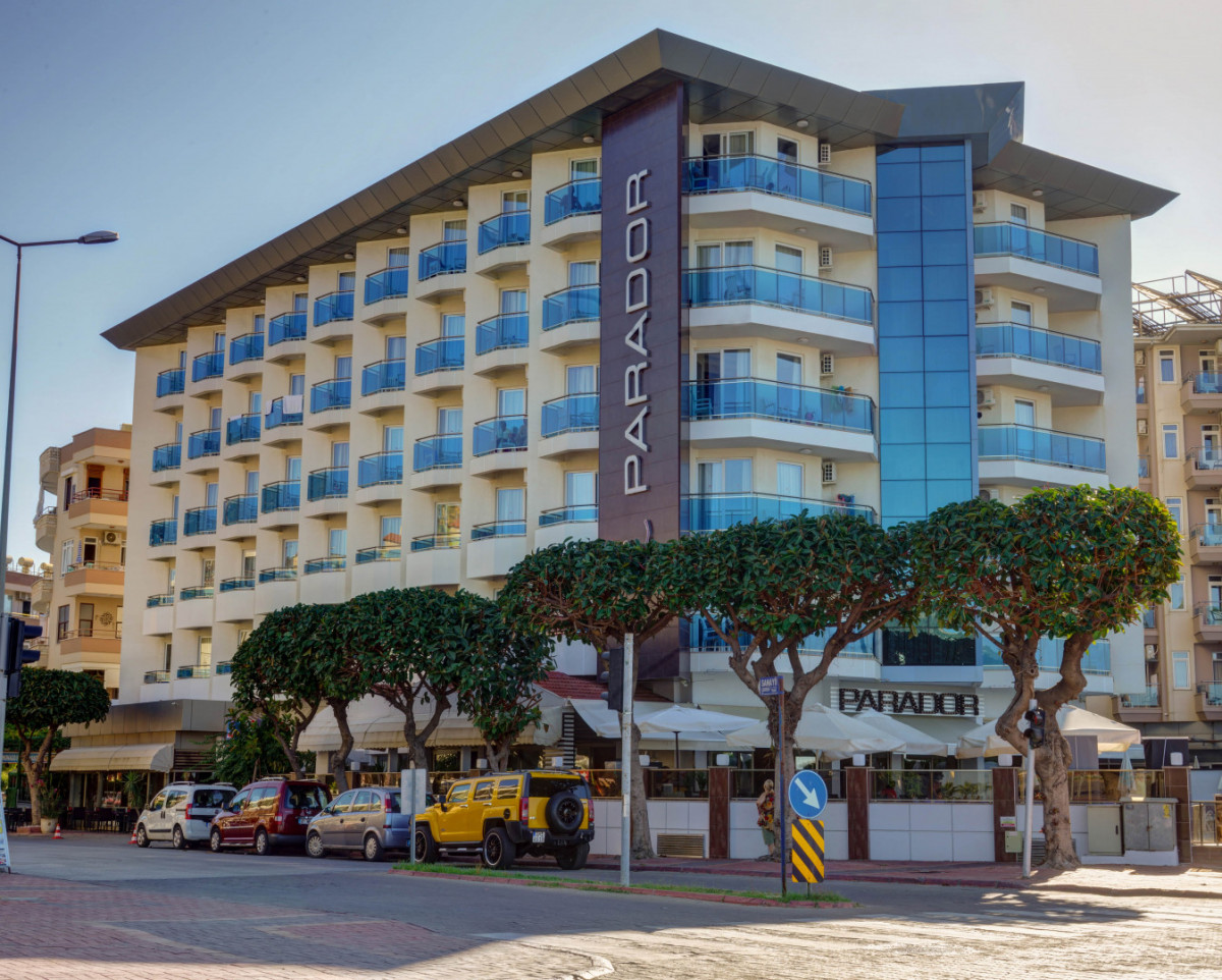 PARADOR BEACH HOTEL 4*