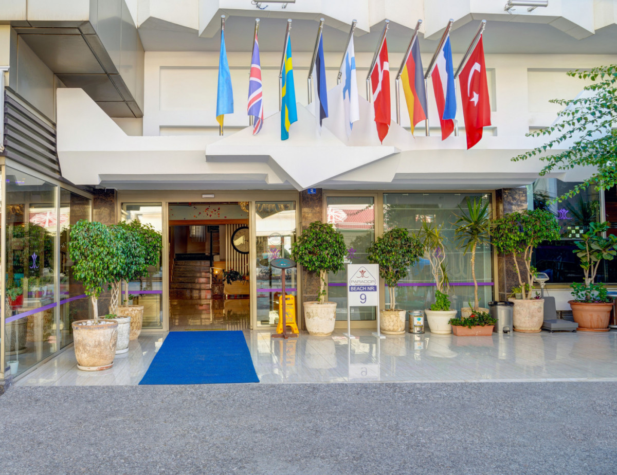 PARADOR BEACH HOTEL 4*