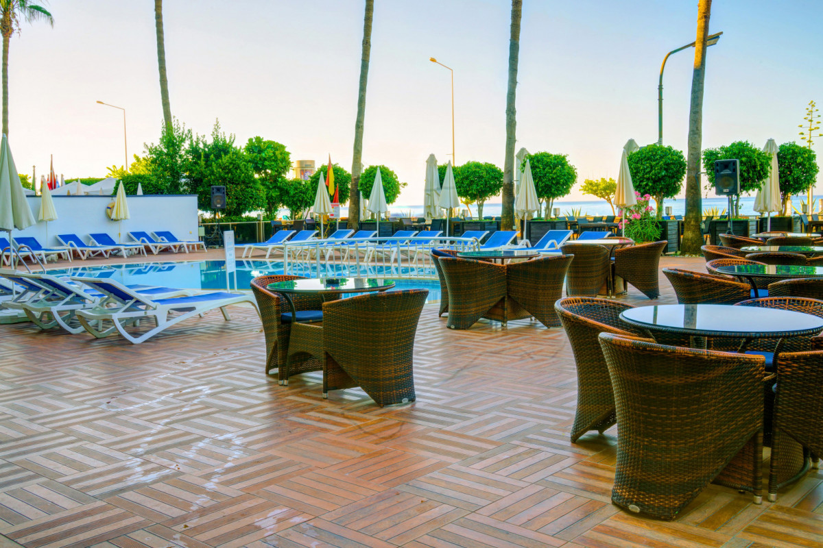 PARADOR BEACH HOTEL 4*