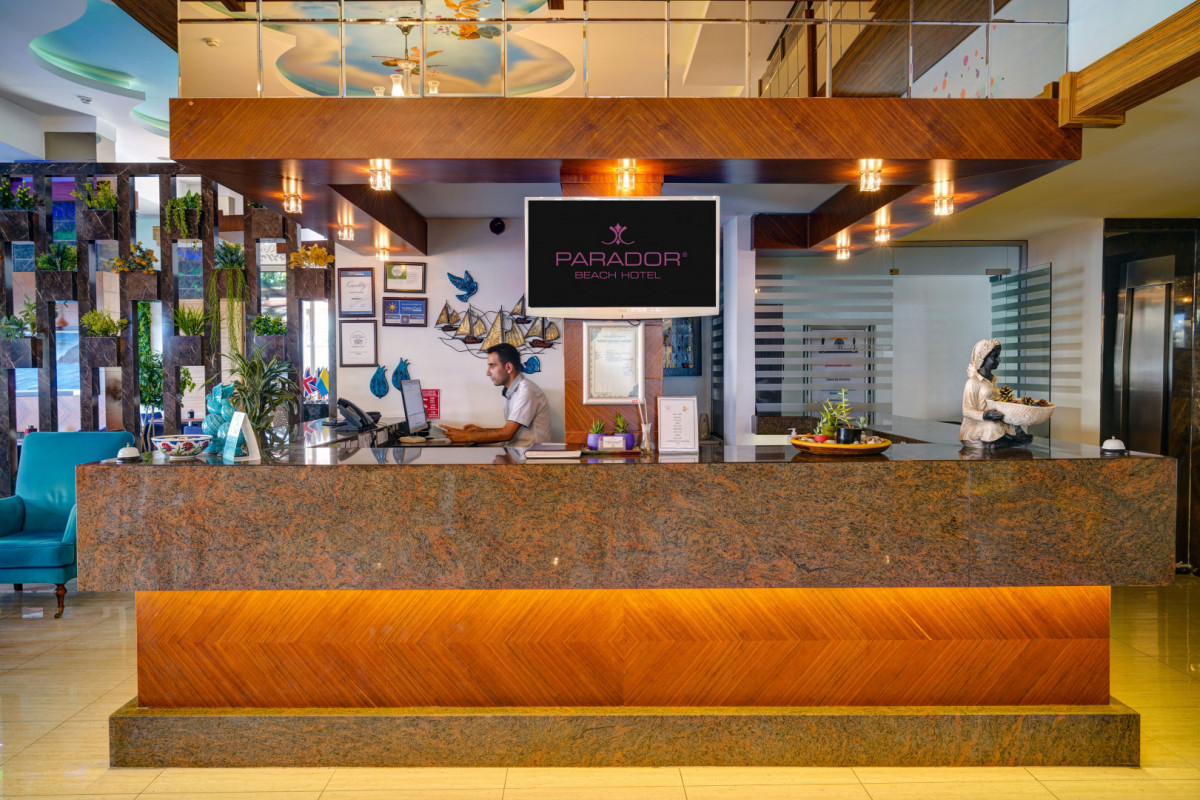 PARADOR BEACH HOTEL 4*