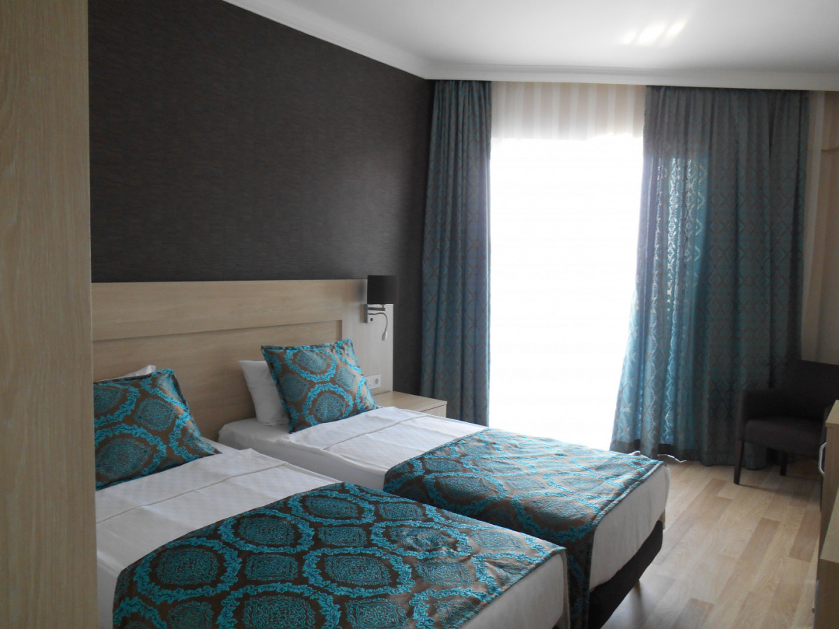 PARADOR BEACH HOTEL 4*