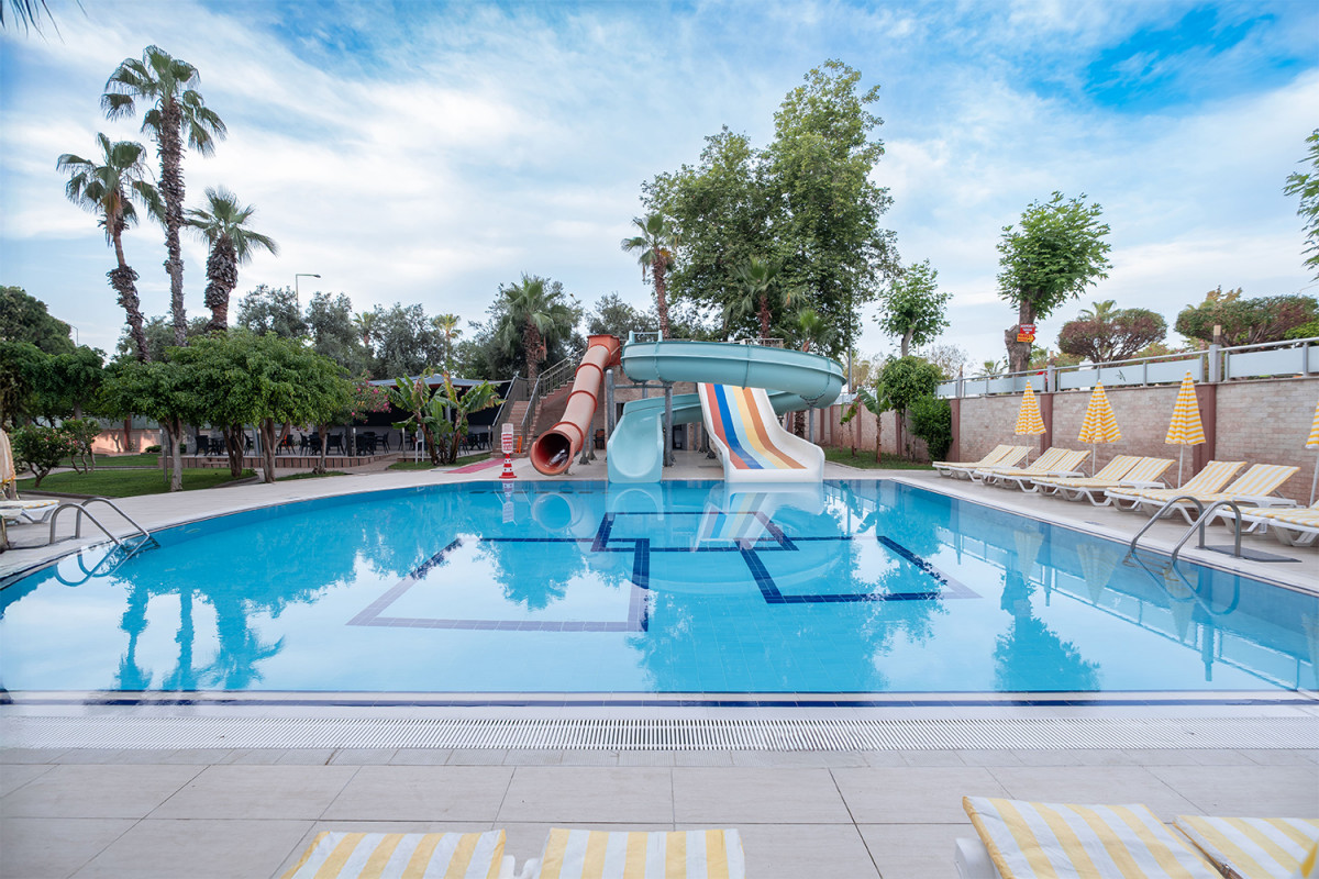 ANANAS HOTEL 4*