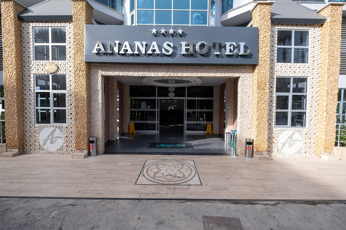 ANANAS HOTEL 4*