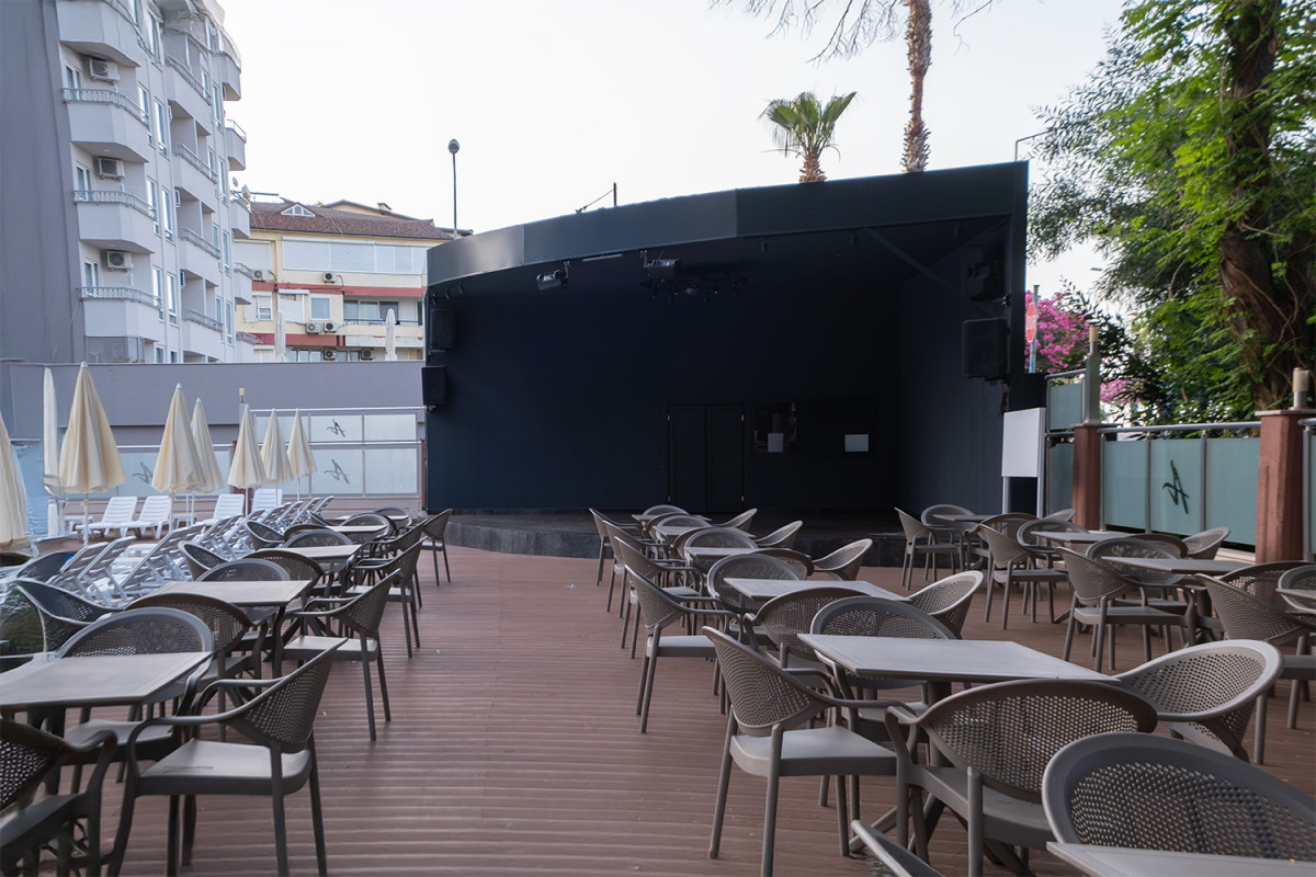 ANANAS HOTEL 4*