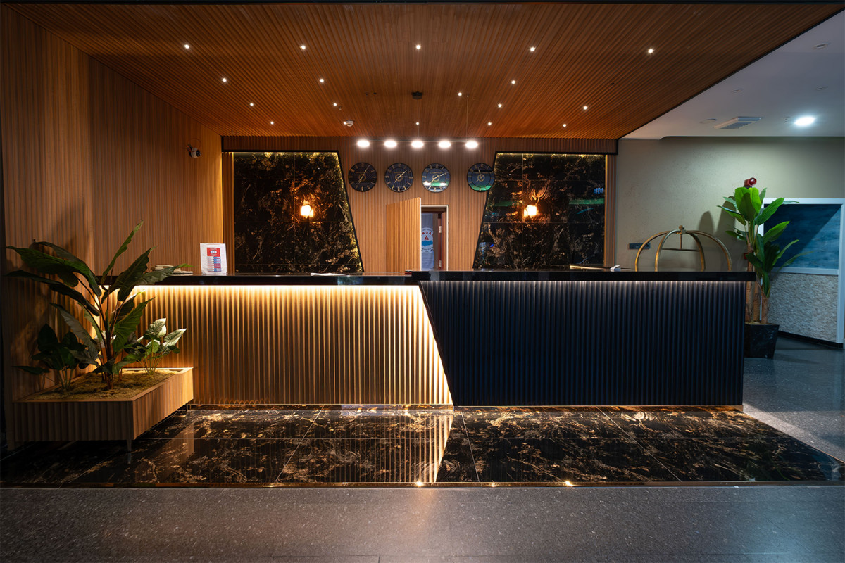 ANANAS HOTEL 4*