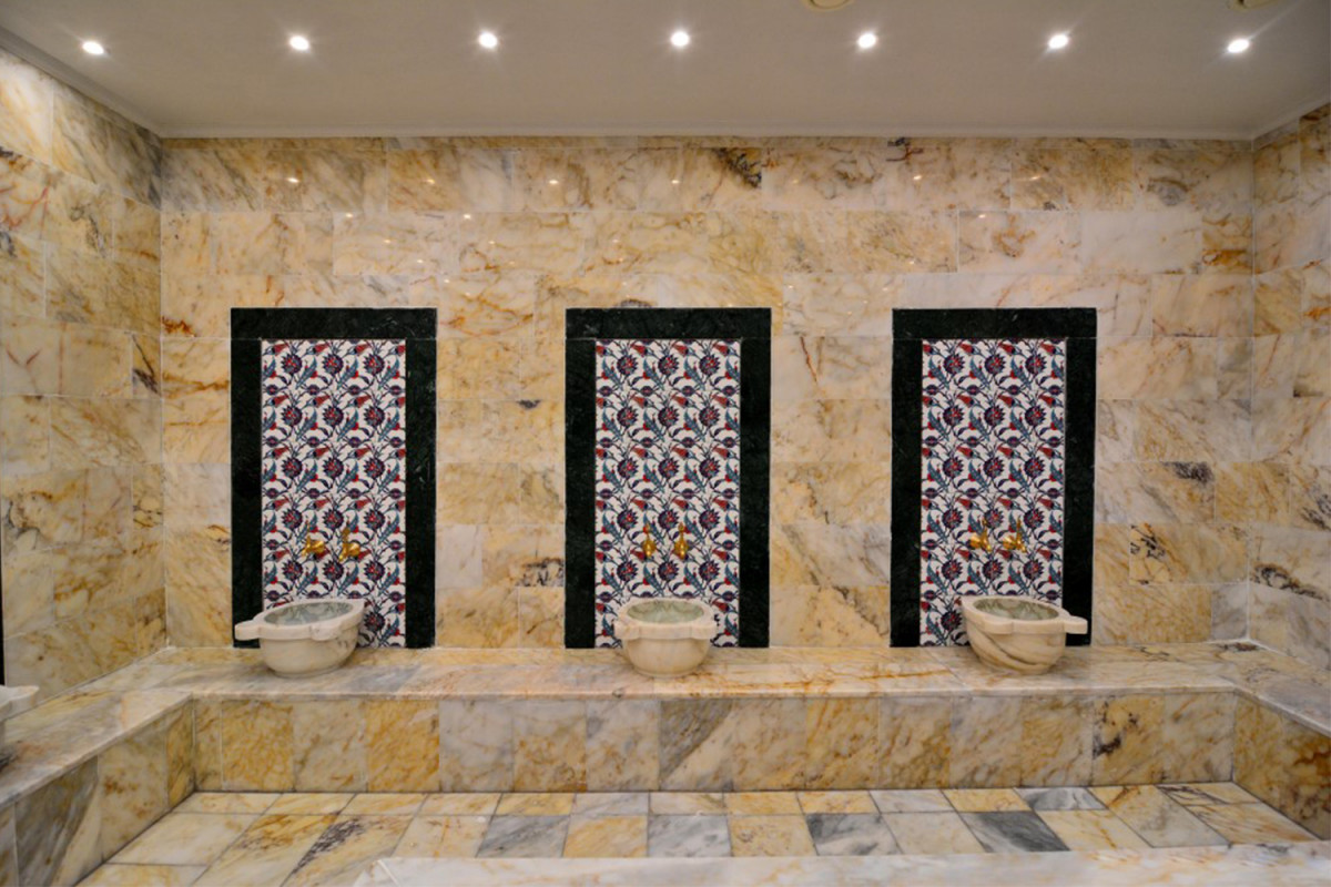 ANANAS HOTEL 4*