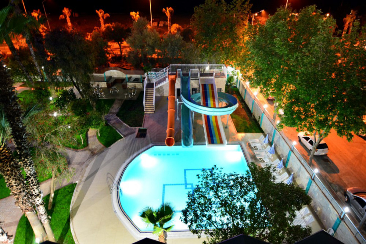 ANANAS HOTEL 4*