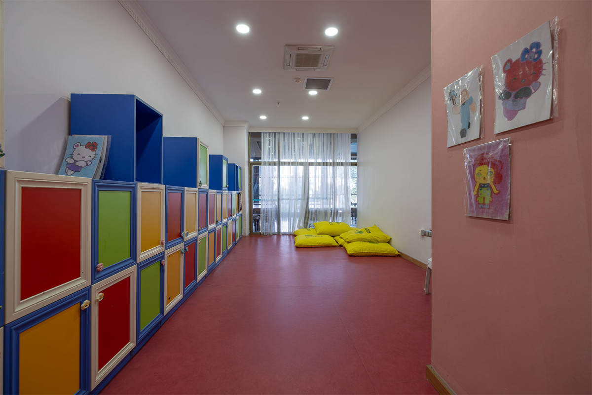ANANAS HOTEL 4*