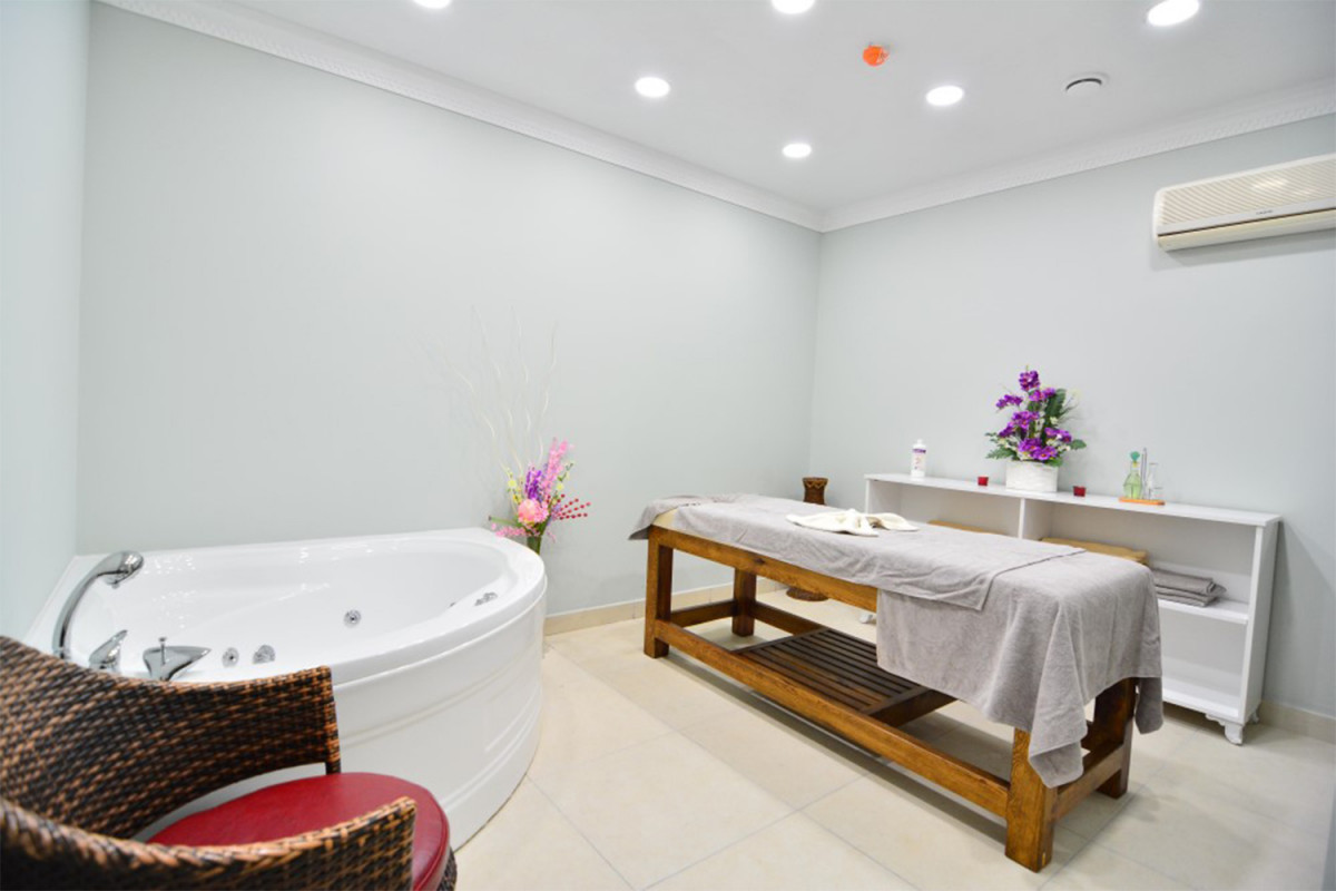ANANAS HOTEL 4*