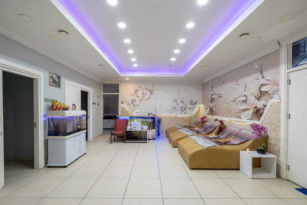 ANANAS HOTEL 4*