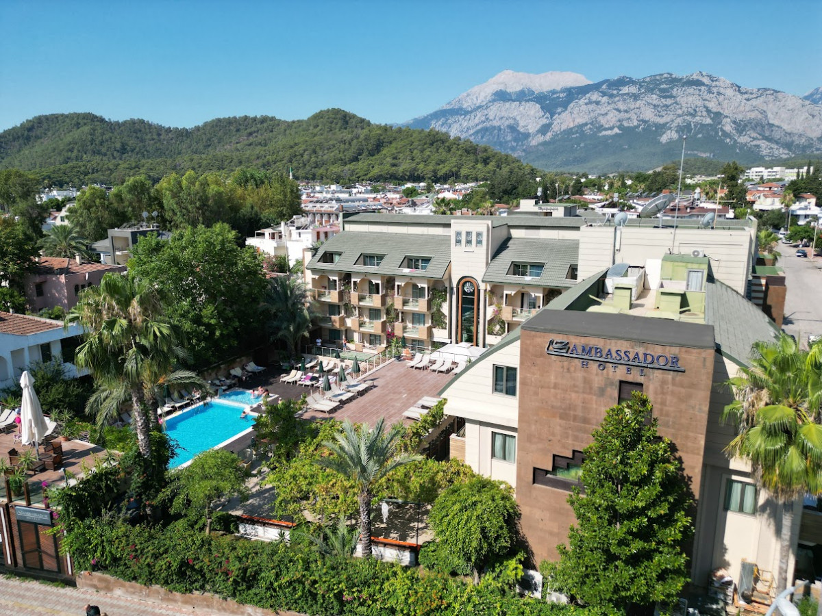 AMBASSADOR PLAZA HOTEL 4*