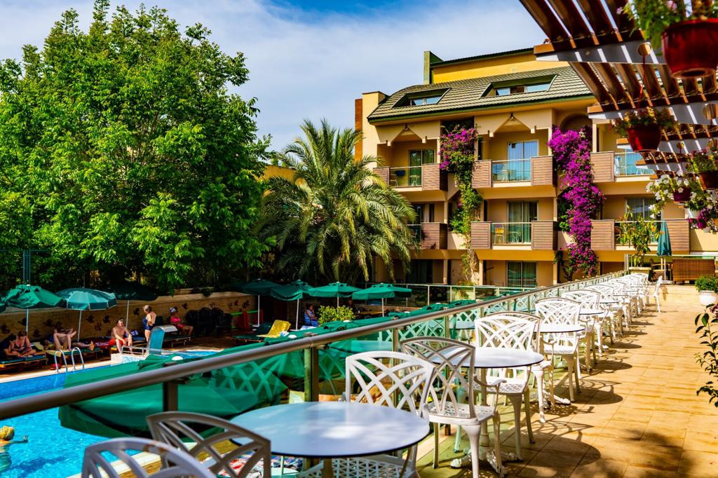 AMBASSADOR PLAZA HOTEL 4*