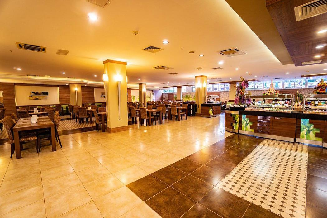 AMBASSADOR PLAZA HOTEL 4*