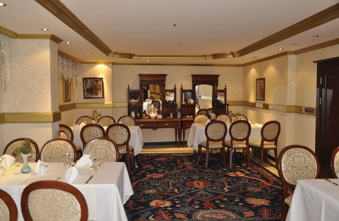ARUNA HOTEL 4*