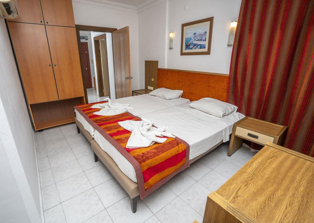 CARMEN SUITE 4*