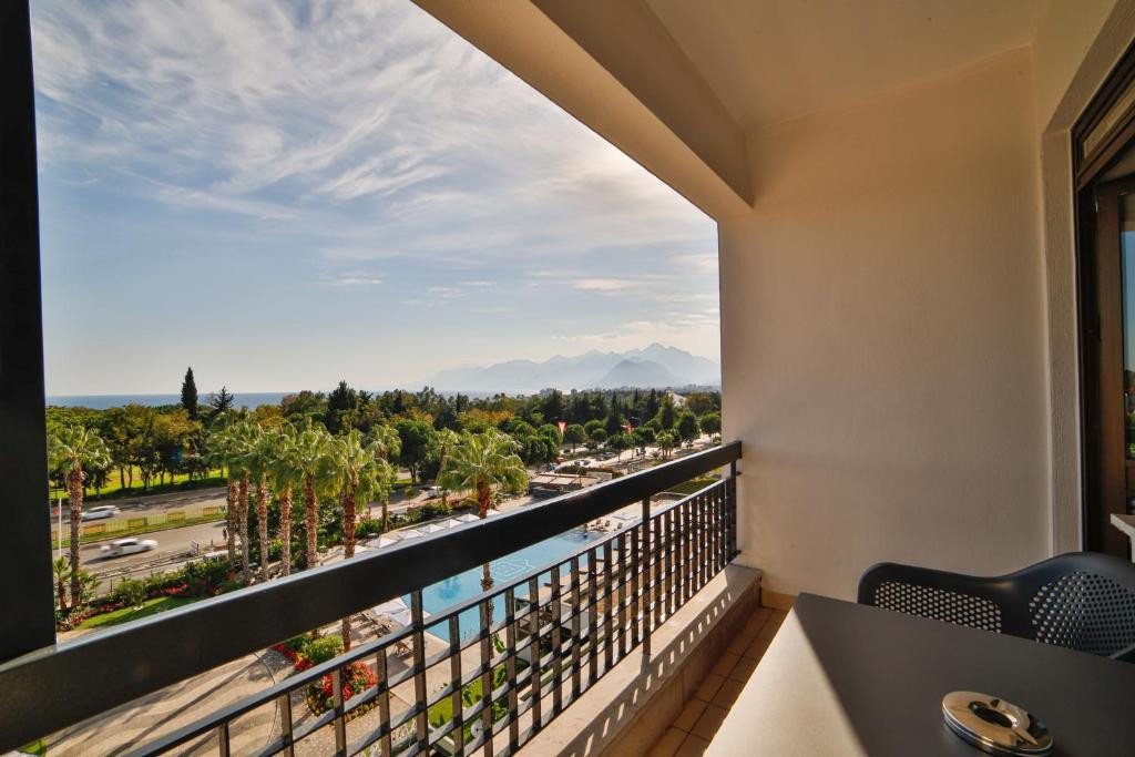 NASHIRA CITY RESORT HOTEL (EX. GRIDA CITY) 4*