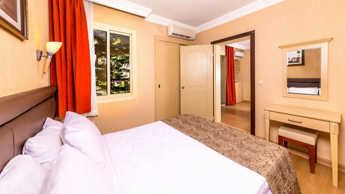 JULIAN FOREST SUITES 4*
