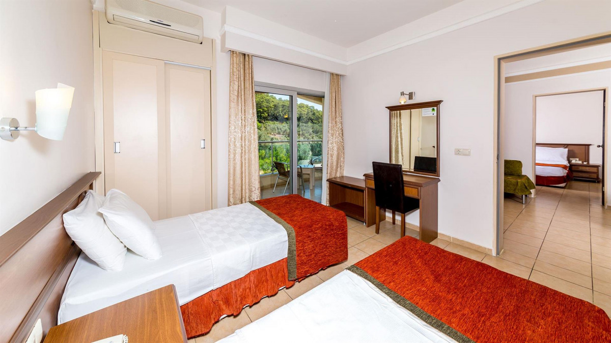 JULIAN FOREST SUITES 4*