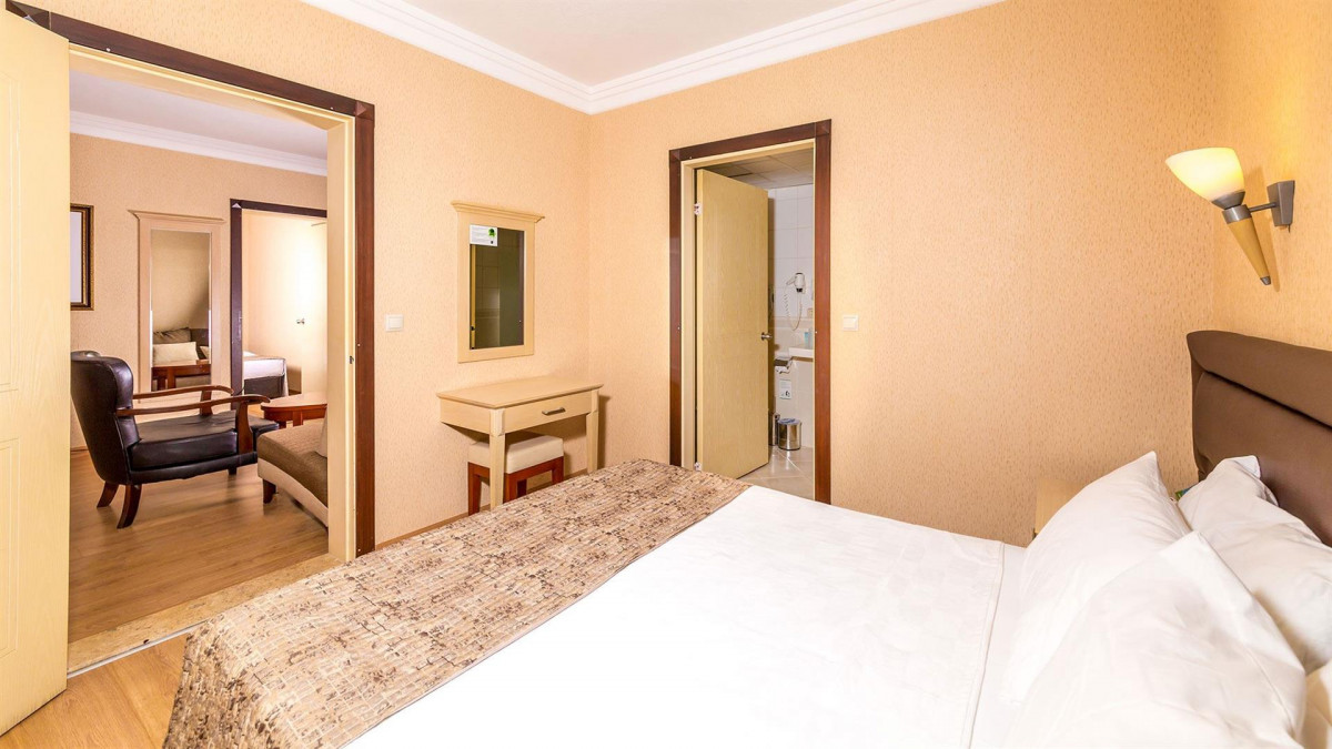 JULIAN FOREST SUITES 4*