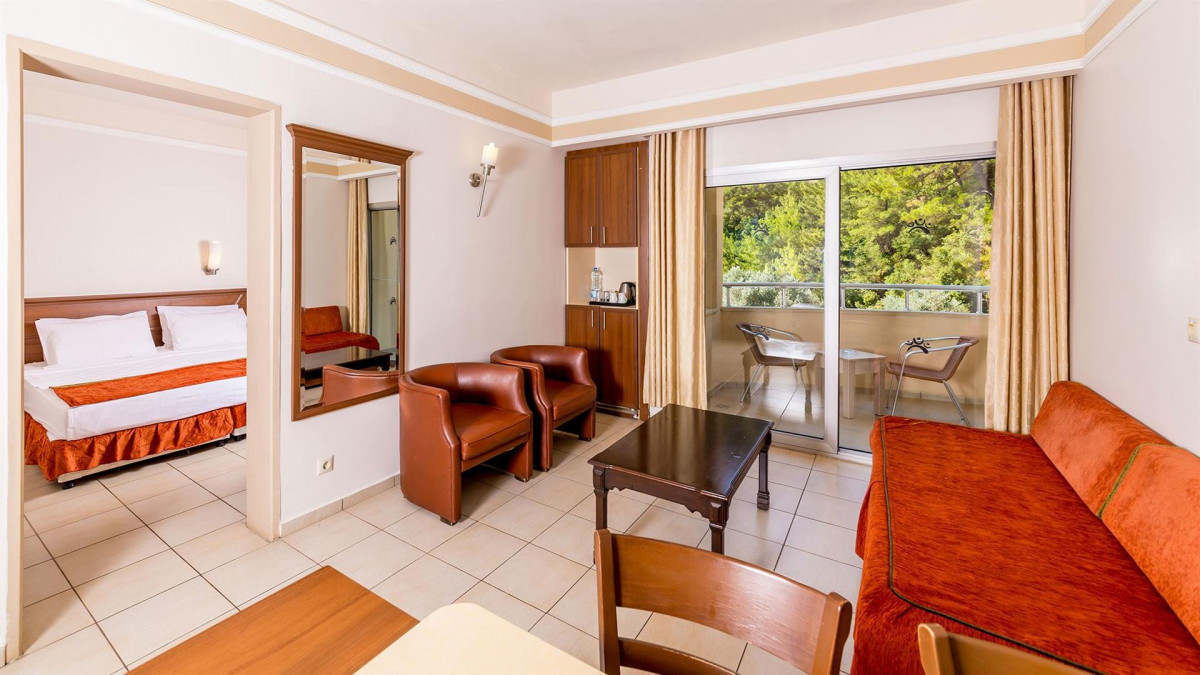 JULIAN FOREST SUITES 4*