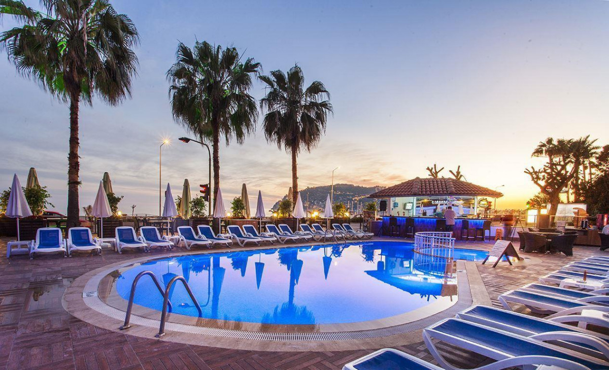 PARADOR BEACH HOTEL 4*