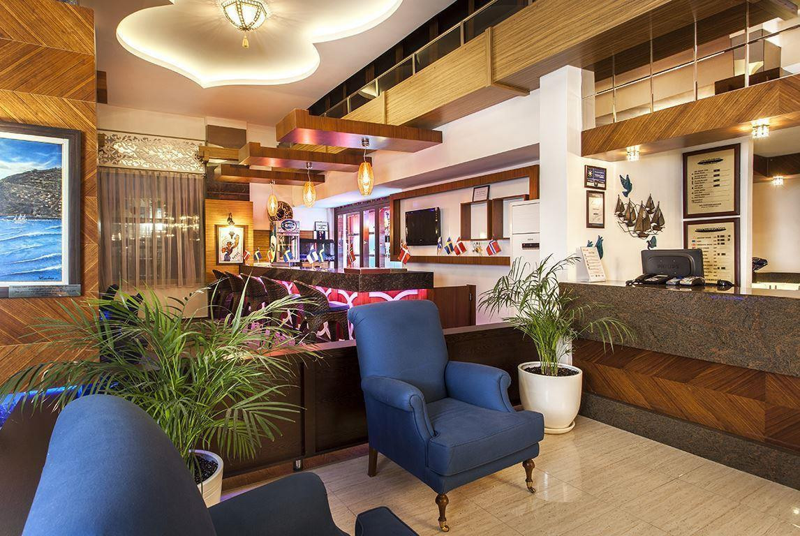 PARADOR BEACH HOTEL 4*