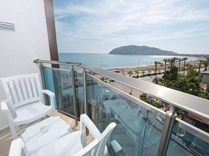 PARADOR BEACH HOTEL 4*