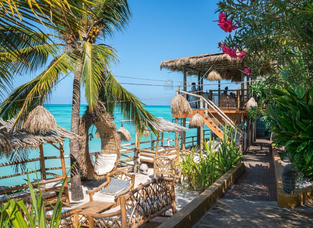 CORAL ROCK HOTEL 3*