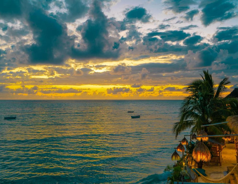 CORAL ROCK HOTEL 3*