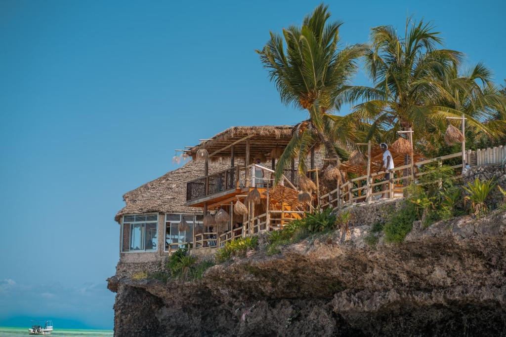 CORAL ROCK HOTEL 3*