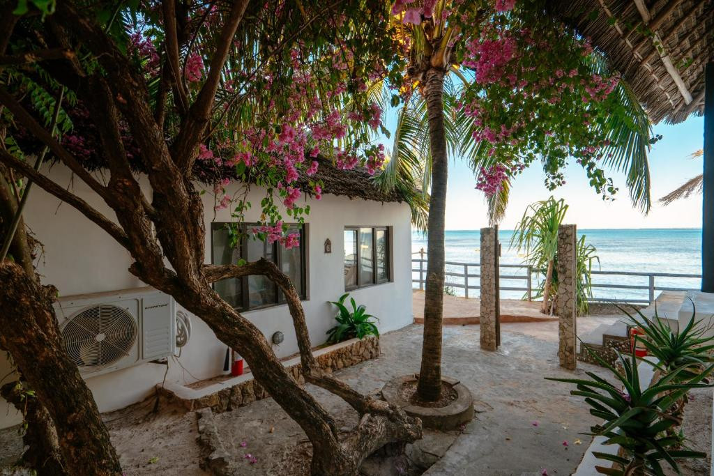 CORAL ROCK HOTEL 3*