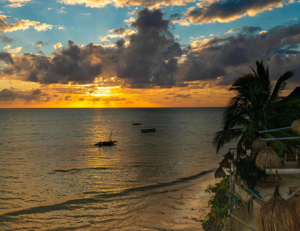 CORAL ROCK HOTEL 3*