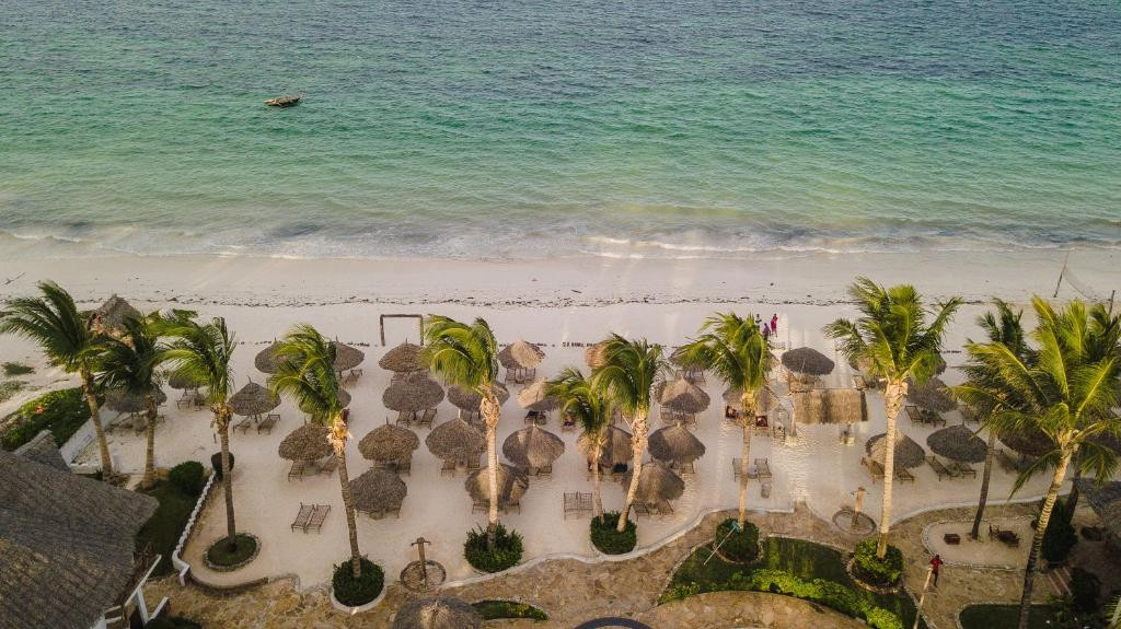 AHG WARIDI BEACH RESORT & SPA 4*