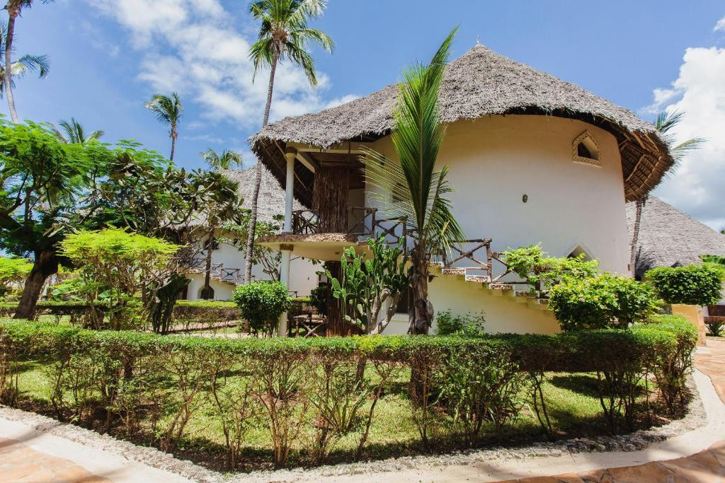 AHG WARIDI BEACH RESORT & SPA 4*