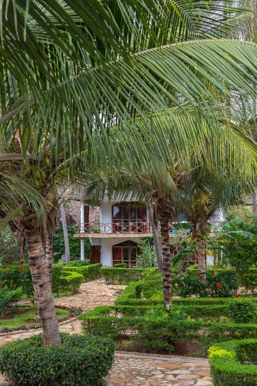 AHG WARIDI BEACH RESORT & SPA 4*