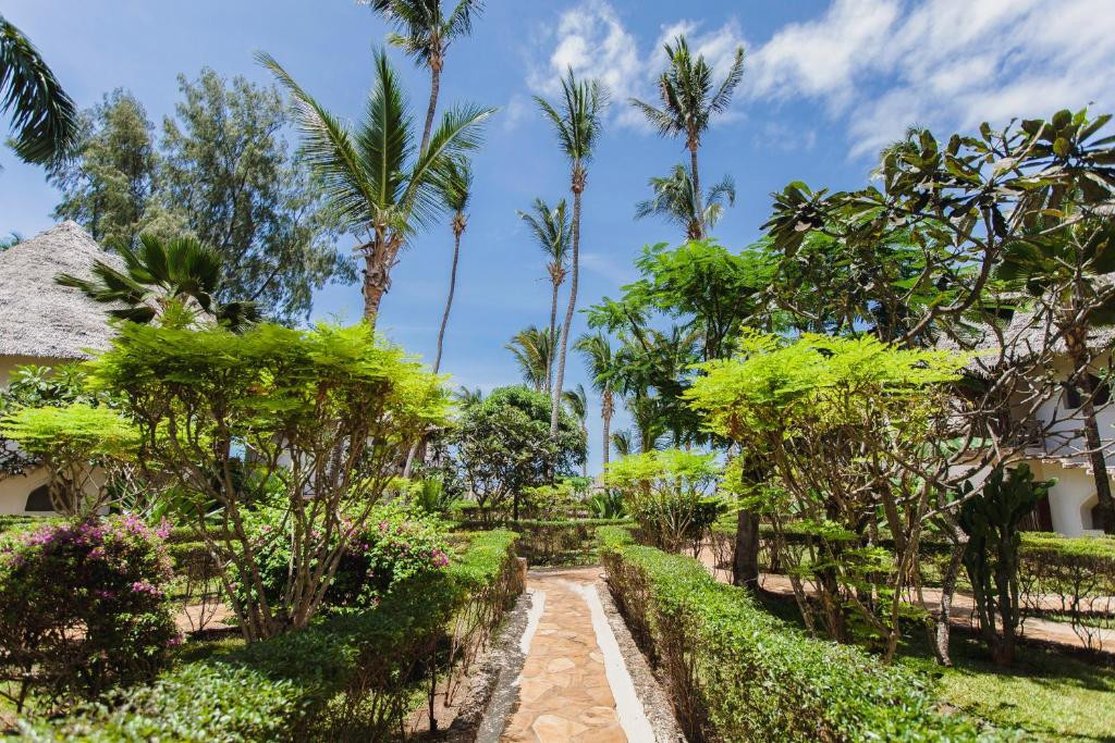 AHG WARIDI BEACH RESORT & SPA 4*
