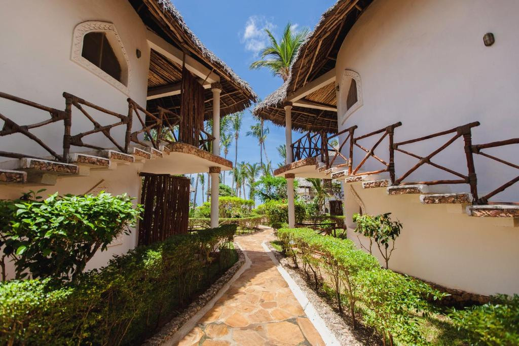 AHG WARIDI BEACH RESORT & SPA 4*