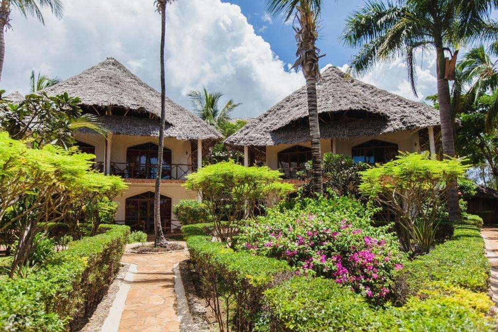 AHG WARIDI BEACH RESORT & SPA 4*